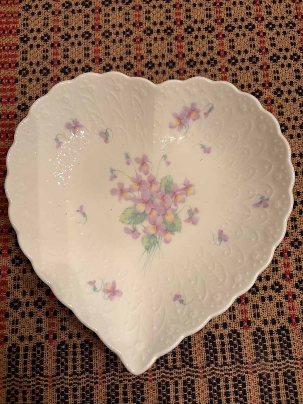 Mikasa Heart-Shaped Floral Ceramic Bowl in White and Lavender
